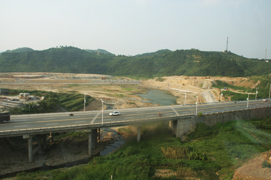 Projet de déviation du fleuve Yangzi à Shiyan, Chine (photo flickr/timzachernuk)