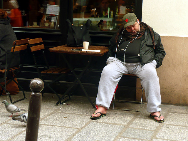 Un homme qui a bien compris l'intérêt de la "sieste café". (flickr/malias)