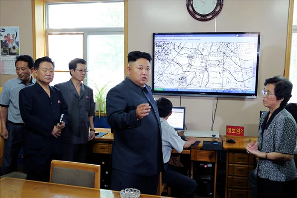 Kim Jong-un en colère contre des météorologues en juin dernier.