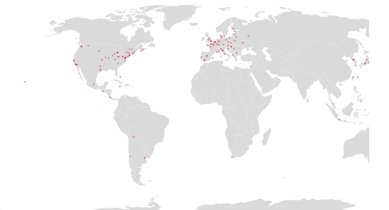 Les points rouges sur cette cartes indiquent les emplacements connus de fragments du mur. (capture d'écran : http://interactive.guim.co.uk/embed/lhaddou/berlin-wall/wallworld.html)