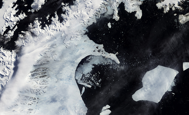 La barrière de glace Larsen B commence à se désintégrer, 31 janvier 2002. (photo NASA/flickr)
