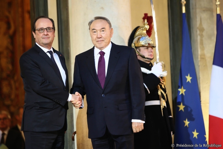 En visite en France le 5 novembre dernier, le président Nazarbayev a réaffirmé le partenariat stratégique entre la France et le Kazakhstan lancé en 2008. Des contrats entre des entreprises des deux pays ont été signés. (photo Elysée)