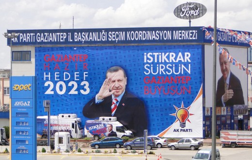 Des bannières appelant à voter Erdogan lors des élections législatives de 2011. (photo flickr/Adam Jones)