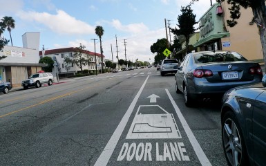 Un utilisateur de Flickr propose ce type d'aménagement pour les cyclistes à Santa Monica en Californie (photo flickr/Gary Rides Bikes)