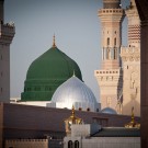  La tombe du prophète Mahomet, abritée sous le dôme vert de la Sainte-Mosquée d'al-Masjid al-Nabawi à Médine, en Arabie Saoudite, est le deuxième site sacré en ordre d’importance pour les musulmans sunnites et chiites après la Mecque. (flickr/oansari)