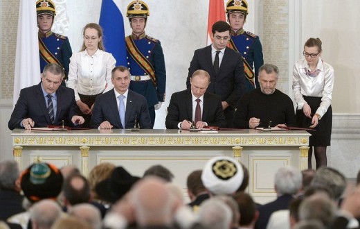 Signature du traité d'accession de la République de Crimée et Sébastopol à la Russie en mars 2014. (photo kremlin.ru)