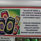 "La vente de bières et de boissons alcoolisées est réservée aux non-musulmans" (Photo Flickr / Paul Fenwick)