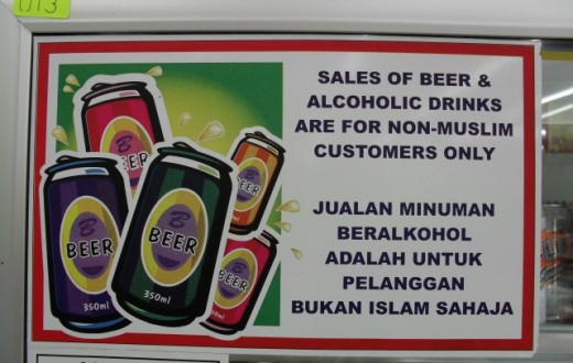 "La vente de bières et de boissons alcoolisées est réservée aux non-musulmans" (Photo Flickr / Paul Fenwick)