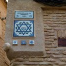  Plaque commémorant l'existence d'un quartier juif à Tolède, en Espagne.
(Photo Flickr/ Antonio Marín Segovia)