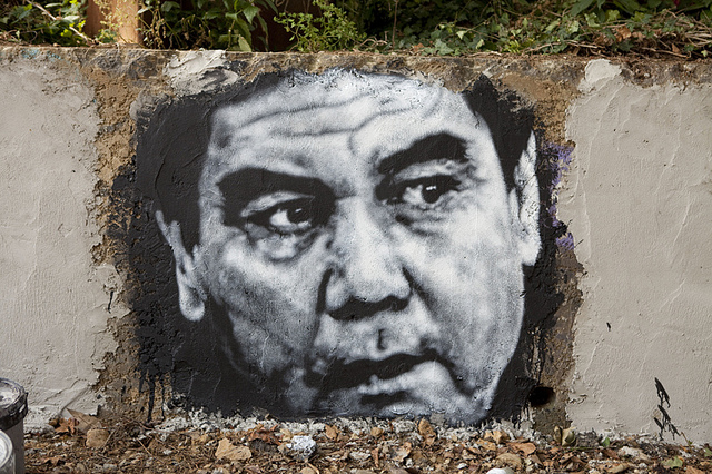 Une murale représentant Gurbanguly Berdimuhamedow visible à la Demeure du Chaos, à proximité de Lyon. (Photo Flickr/ thierry ehrmann)