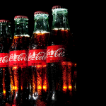 Si Coca-Cola a promis de réduire de 20% la quantité de sucre de la majorité de ses boissons, il n'en est rien pour son produit phare du même nom. (photo flickr/cowboyphotoslv)