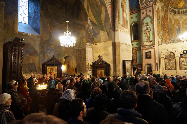 Une messe dans la cathédrale orthodoxe de Tbilissi. (Photo Flickr/ tamasmatusik) 