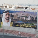 A Dubaï, sur un panneau publicitaire une photo de l'émir Mohammed bin Rashid Al Maktoum.
(Photo Flickr/ A.Davey)