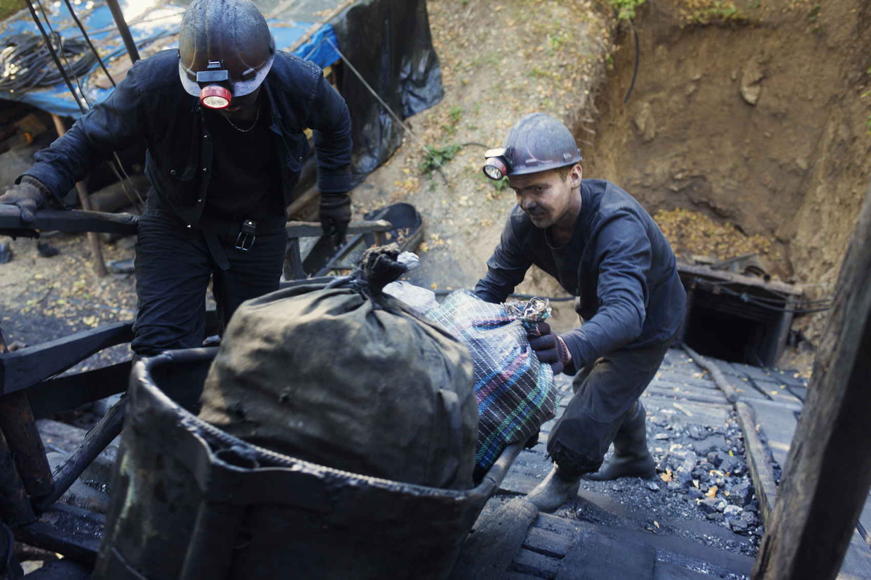 Il y a peu de différences entre ces mines nouvellement légales et les mines d'il y a 100 ans. (photo Kyrre Lien/8e étage)