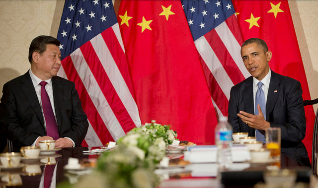 Barrack Obama, le président américain, et Xi Jinping, le président chinois, lors d'un sommet bilatéral en 2014. (Photo Flickr/ U.S. Embassy The Hague)
