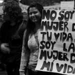 Lors de manifestations en mai dernier à Buenos Aires, une jeune femme brandit une pancarte avec l'inscription : "Je ne suis pas la femme de ta vie, je suis la femme de ma vie".
(Photo Flickr/ Sofía)