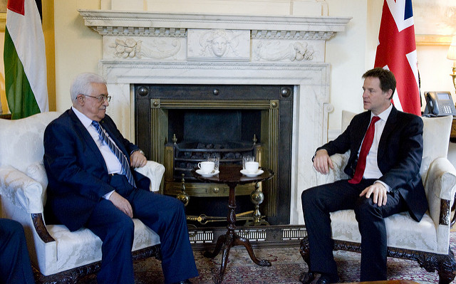 (Photo Flickr/Cabinet Office/ Mahmoud Abbas le président palestinien et Nick Clegg l'ancien vice-premier ministre d'Angleterre)