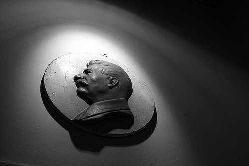 Un médaillon à l'effigie de Staline au Musée des victimes du génocide à Vilnius, en Lituanie. (Photo Flickr/ Craig Sefton)