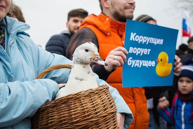 Manifestation contre la corruption en mars dernier à Saint-Pétersbourg. Il est inscrit sur la pancarte "La corruption vole l'avenir". (Photo Flickr/ Farhad Sadykov)